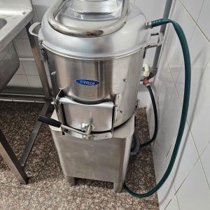 Robot curatat cartofi