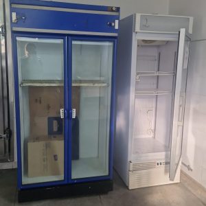 Congelator vertical cu usa de sticla