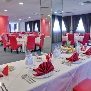 scaune Torino cadru lemn, sezut si spatar piele ecologica rosie